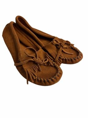 Minnetonka Kitty Hard Sole Brown Suede Fringe Moccasin Flats